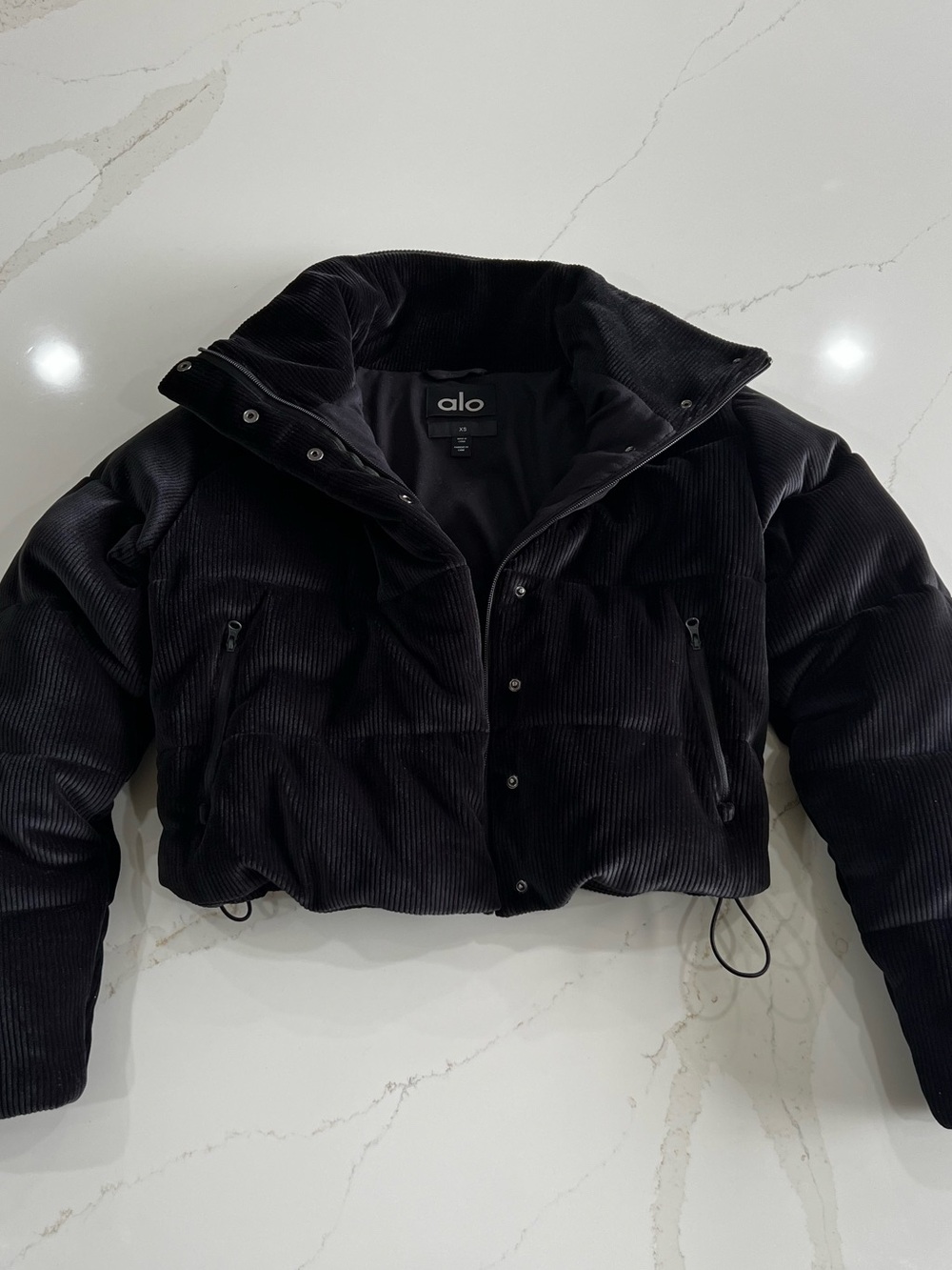 NWOT ALO Yoga Black Corduroy Cropped Puffer Jacket - Picture 6 of 10